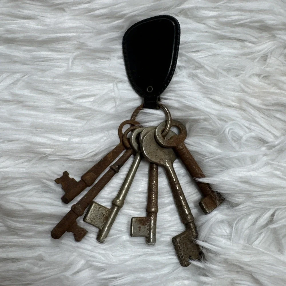 Antique 1900's Skelton Keys Lot Pennsylvania Exxon Rustic Retro Movie Prop Rare!